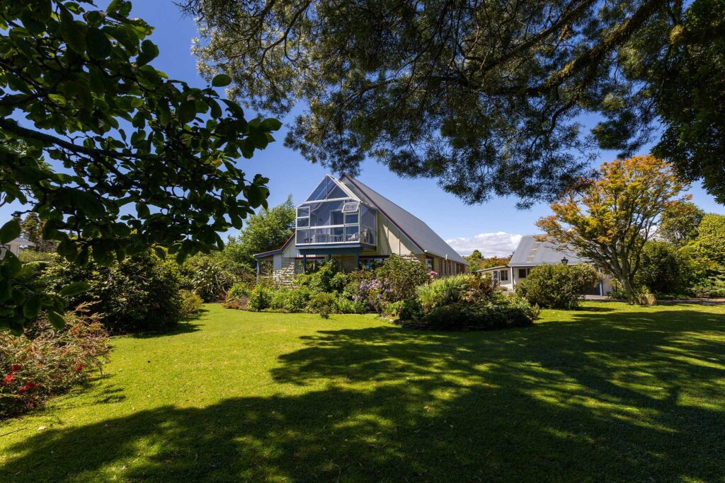 Kaniere House and gardens